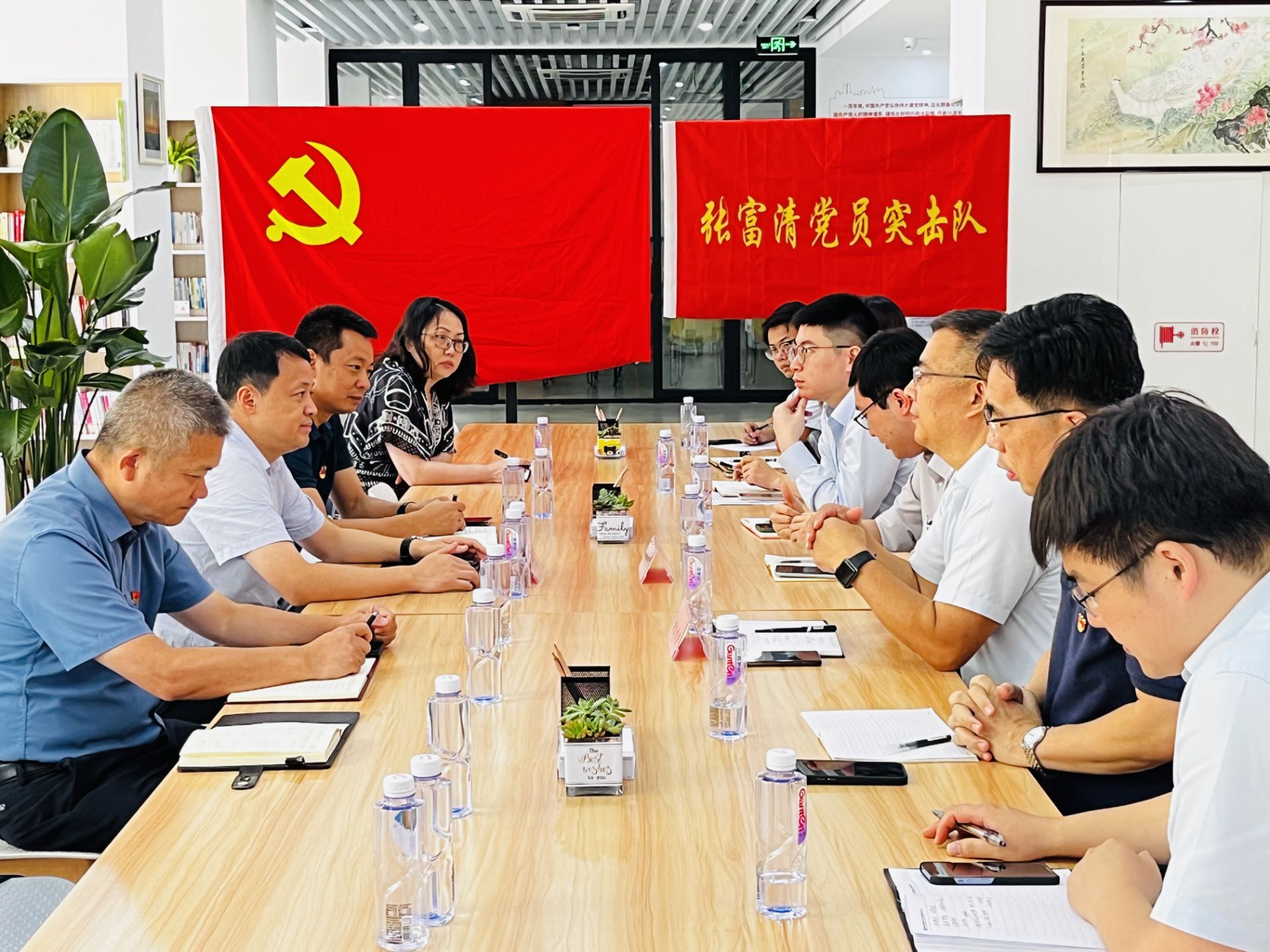 新区宜居  未来已来 —PA尊龙凯时集团开展联合主题党建共建活动