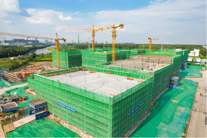 浦仪公路旁，，，，，竖起工业新地标