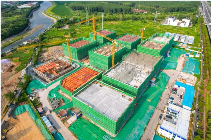 浦仪公路旁，，，，，竖起工业新地标